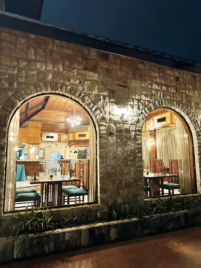 Castle Cravings & Candlelit Nights – Dine in Style at Bistro Cascata!