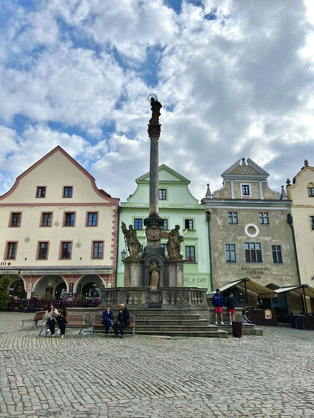 Wandering Through Český Krumlov – Cobblestones, Cafés & Fairytale Vibes