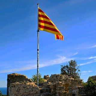 The castle tower is the best observation deck.