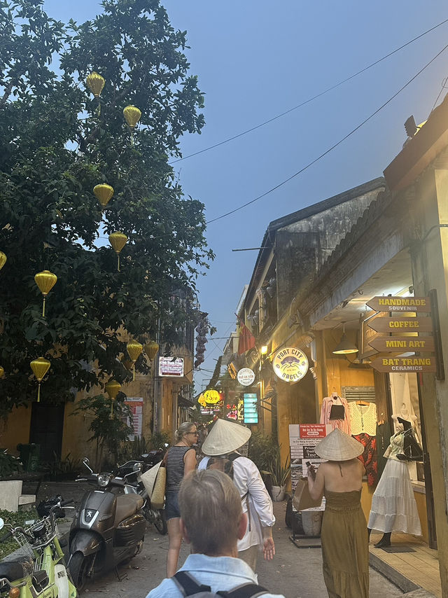 Include Insta Worthy Cafes in Hoi An!