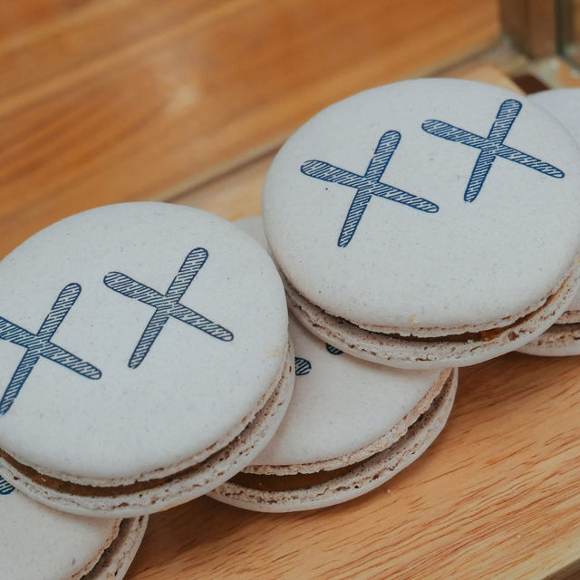  KAWS: HOLIDAY THAILAND POP-UP CAFE’ ☕️ 