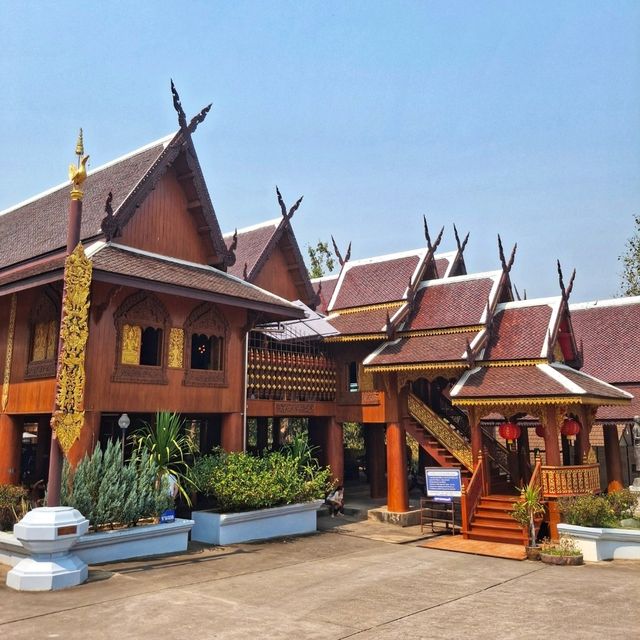 ไหว้พระธาตุบารมี 30 ทัศ ที่วัดสุโทนฯ