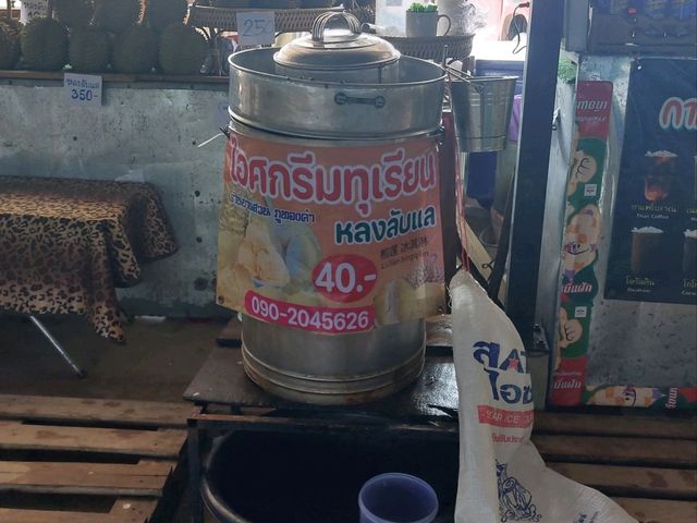 ตลาดกลางผลไม้ เมืองลับแล อุตรดิตถ์