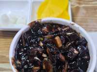 “Yeonnal Junggukjip: A Taste of Old Seoul’s Chinatown”