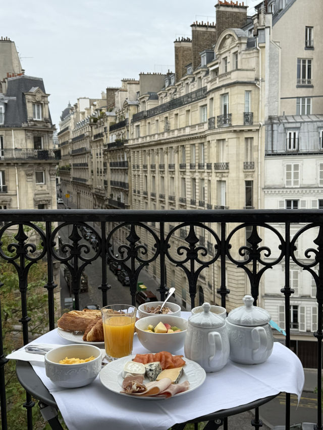 Bougie on a Budget: Paris Twilight 