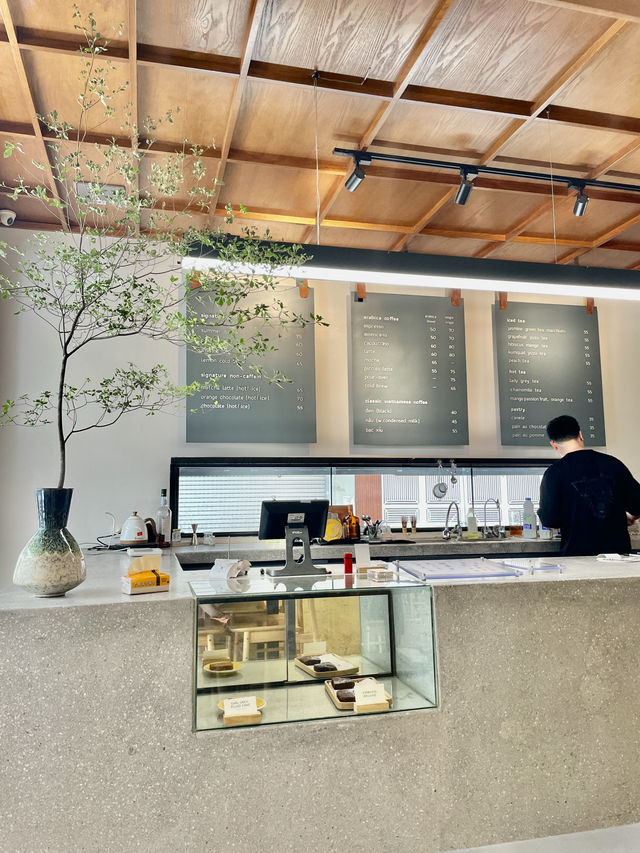 하노이 바딘에 있는 아늑한 happy brew coffee