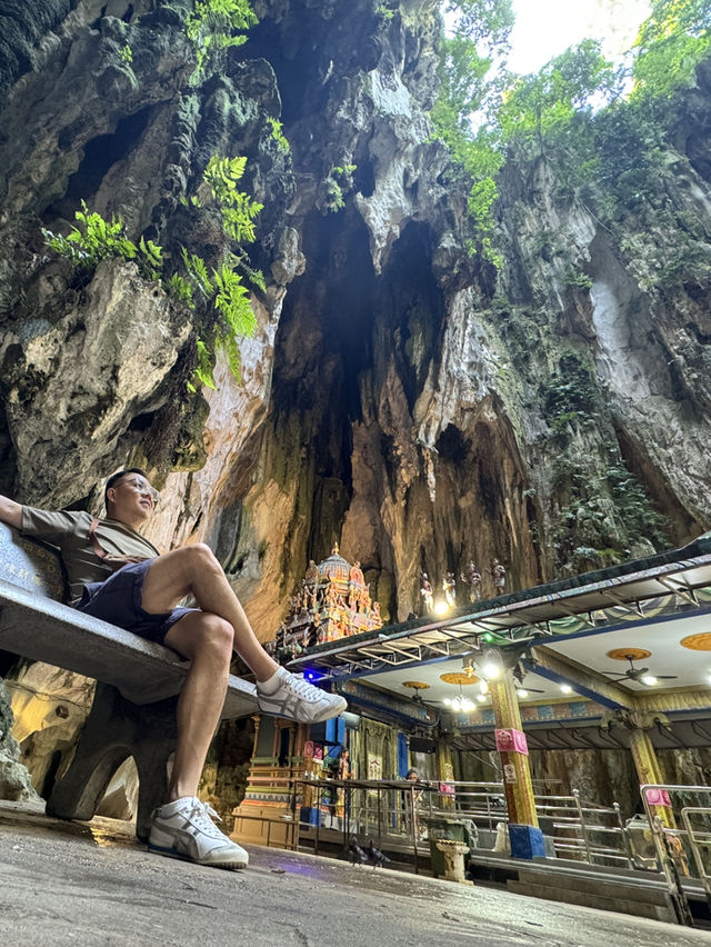 Batu Caves – Climbing Colors, Culture & Curious Monkeys