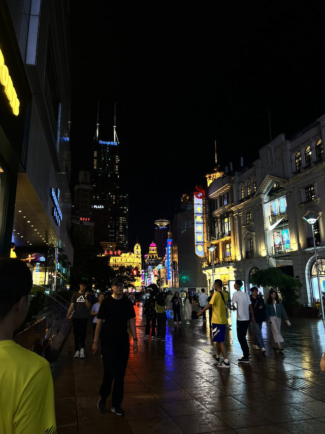 🇨🇳 Shanghai Through Its Streets: A Walking Tour from Museum to Yu Garden to Lujiazui