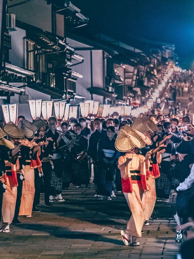 風に舞う幻想の踊り🎐八尾の町並みで出会う“おわら風の盆”の世界