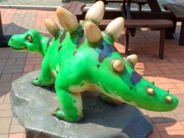 공룡 앞 포토존에서 인생샷 찰칵📸🦕