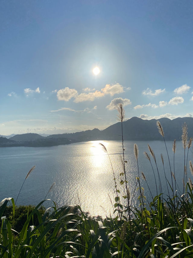 香港｜鶴咀道上一路的藍天白雲與大海🌊🩵