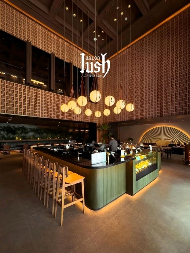 Lush Salon