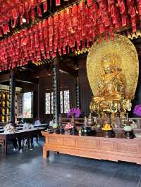 สายมูห้ามพลาด! วัดพระหยกขาว (Jade Buddha Temple) 