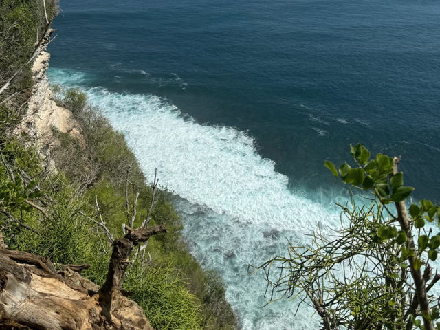 Bali's Hidden Gem: Blue Point Beach in Southern Bali! 🌊💙