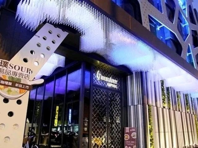 住進一棵會呼吸的白色大樹！自然系設計旅店