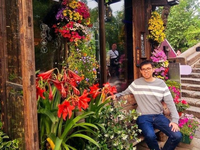 I came to this ancient town in Jiangnan, and I instantly fall in love with it