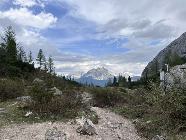Lago di Sorapis – The Hidden Turquoise Lake of the Dolomites 🇮🇹🏞️