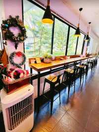 Latitude 9 Cafe Samui: คาเฟ่บรรยากาศอบอุ่น สวยงาม