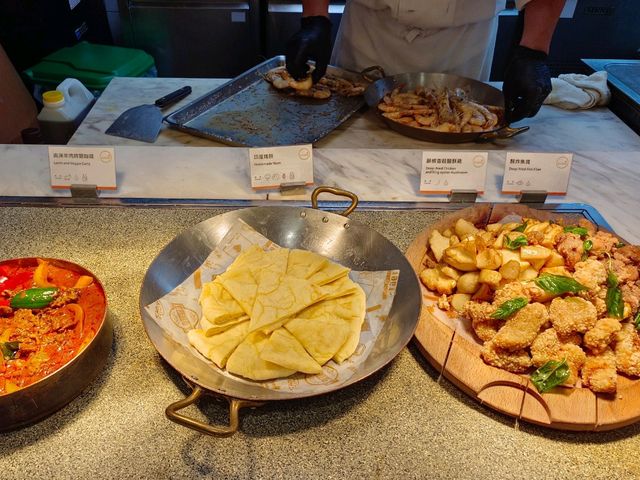 台北六福萬怡酒店，敘日全日餐廳