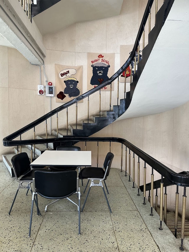 Burnt Seoul, Industrial Chic Meets Pretzel Perfection in Jongno