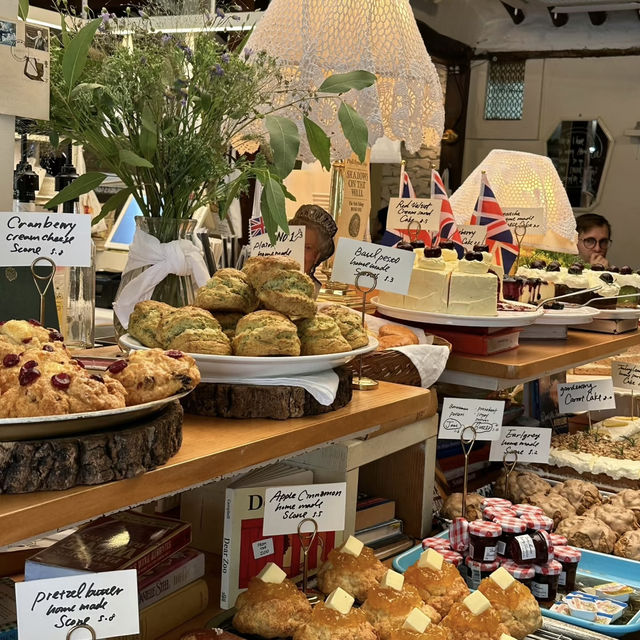 A Vintage Dream of Cream & Crumble – My Visit to Cafe Layered, Seoul