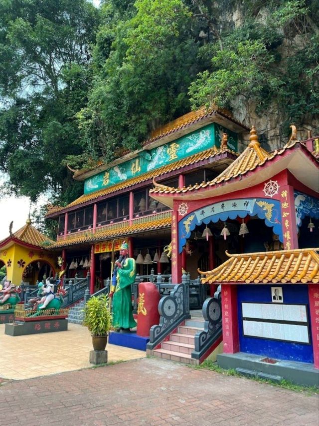 Ling Sen Tong Temple