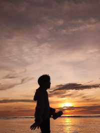 🌅 Sunset at Tanjung Aru – KK’s Golden Hour You’ll Never Forget 🌴✨