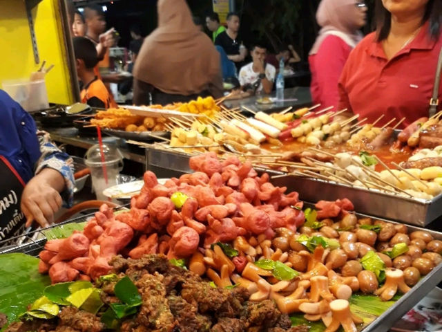 Shop, Eat & Explore at Hat Yai’s Asean Night Bazaar