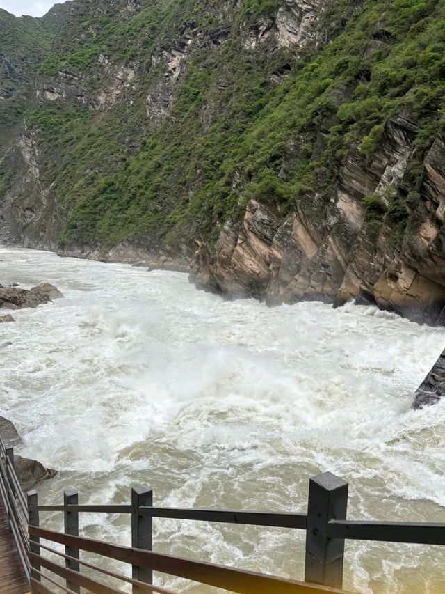 TIGER LEAPING GORGE · YUNNAN'S MOST THRILLING TREK