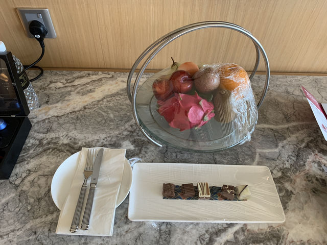 🏙️ Marina Bay Sands Stay – Spacious Comfort with Stunning Views