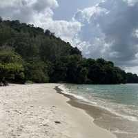 🌴 Pantai Cenang Is Where Island Dreams Come True in Langkawi