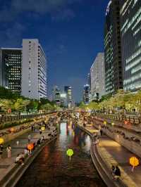 Cheonggyecheon at night