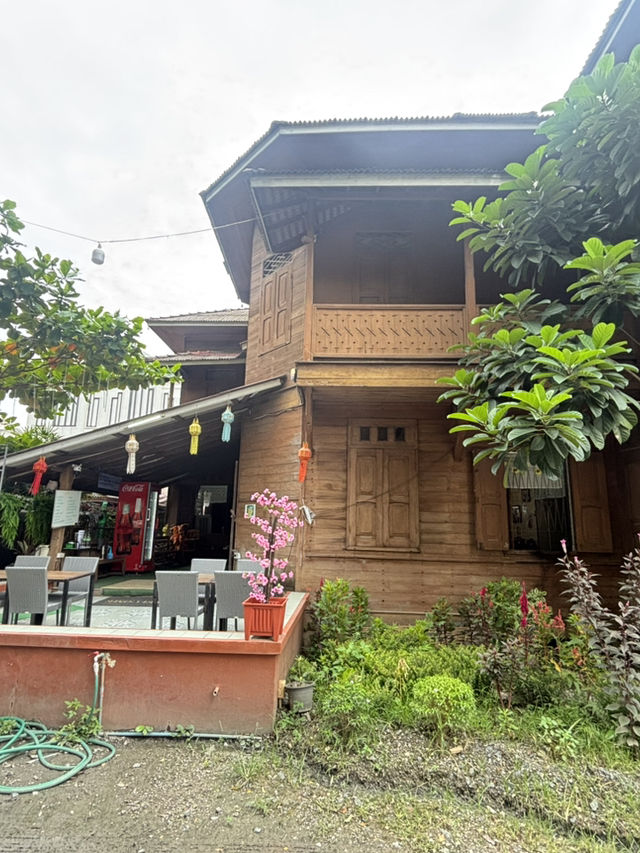 ร้านหมูทอดดึกดำบรรพ์