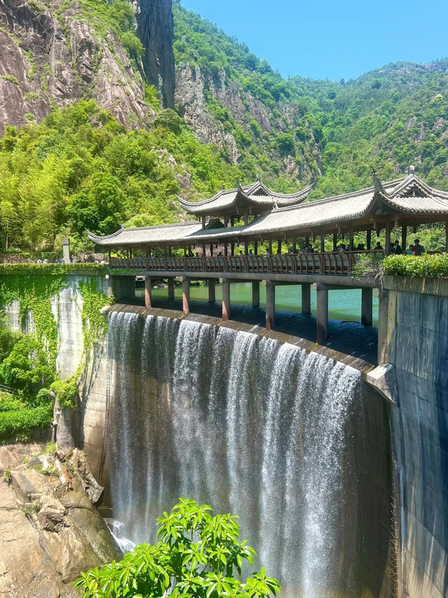 Escape to Tranquility: Weekend at Mount Tiantai’s Guoqing Temple