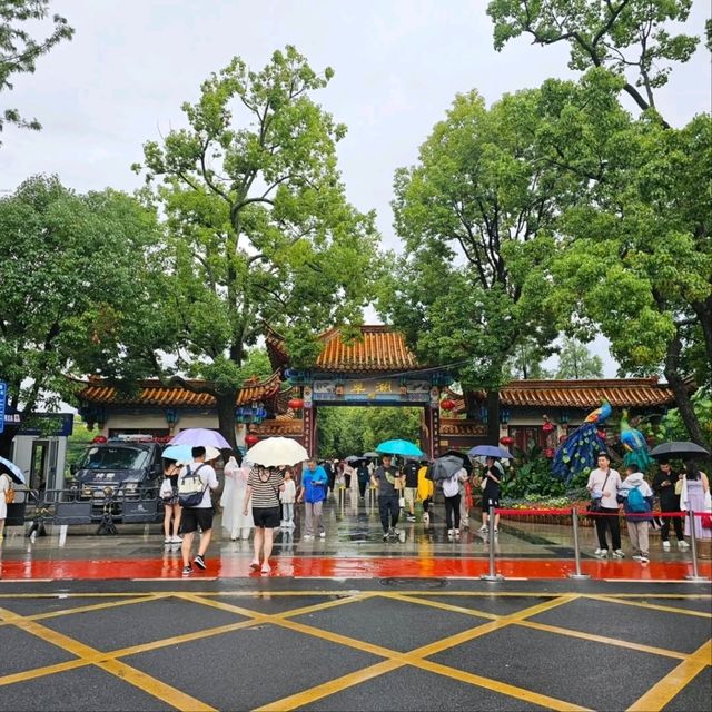 Chilling Out at Cuihu Park, Kunming City