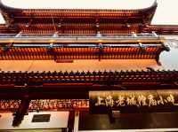 A Vibrant Labyrinth of Traditional Shopping and Cultural Discoveries