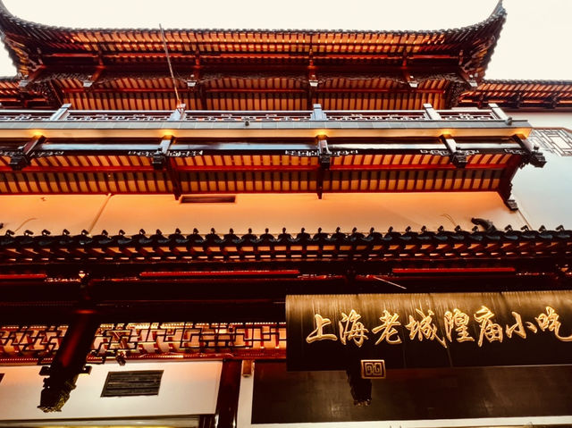 A Vibrant Labyrinth of Traditional Shopping and Cultural Discoveries