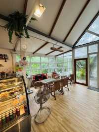 Mali Cafe จันทบุรี คาเฟ่ริมน้ำบรรยากาศอบอุ่น 