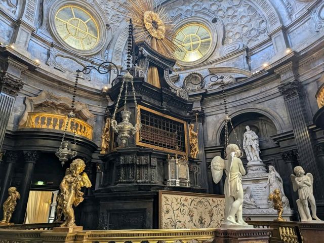 Experiencing the Regal Splendor of the Royal Palace of Turin Experiencing the Regal Splendor of the Royal Palace of Turin