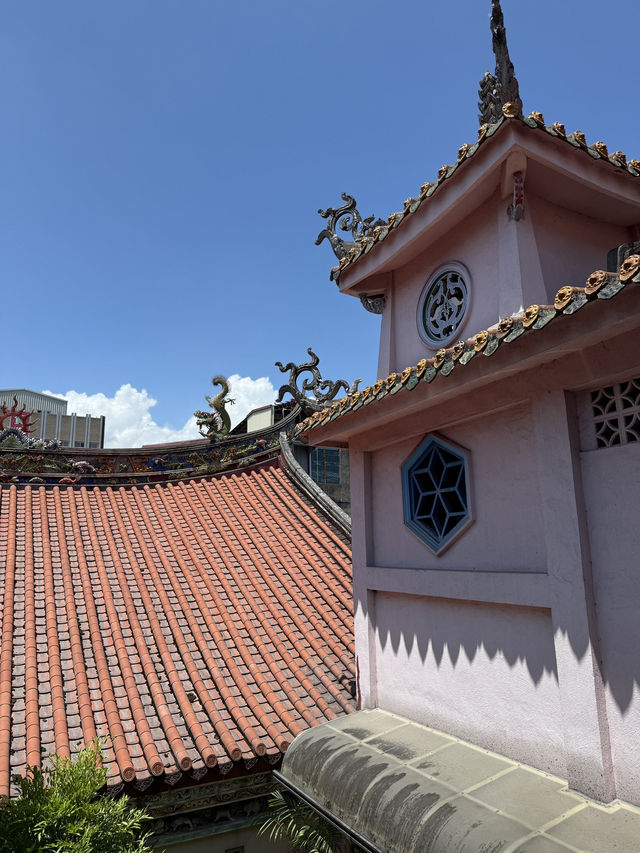 《香煙裊裊、古樑沉靜，宜蘭昭應宮以兩百年時光，見證城市變遷，也庇佑世代安穩》