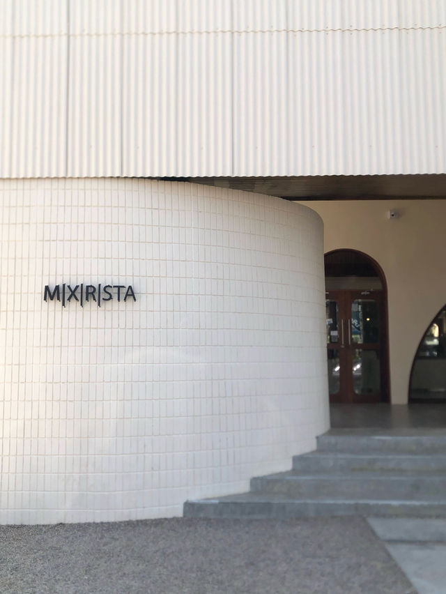 คาเฟ่สไตล์เรโทร Mixirista Lampang