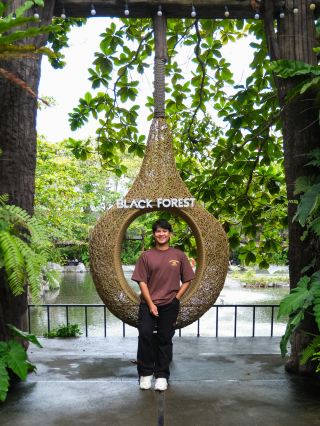 A cafe in the middle of a very green garden, good atmosphere, delicious food #Pattaya 🥗