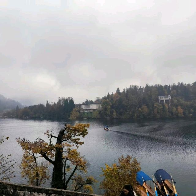 斯洛文尼亞布萊德湖必打卡！夢幻聖母升天教堂＋浪漫99級愛情階梯💒