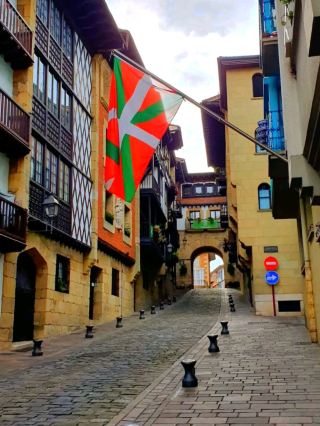세군자크 고성벽의 비밀을 탐험하며 놀라운 발견을 경험하세요.