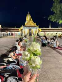 ตักบาตรรับอรุณ ณ วัดพระใหญ่ เมืองสองแคว 🙏
