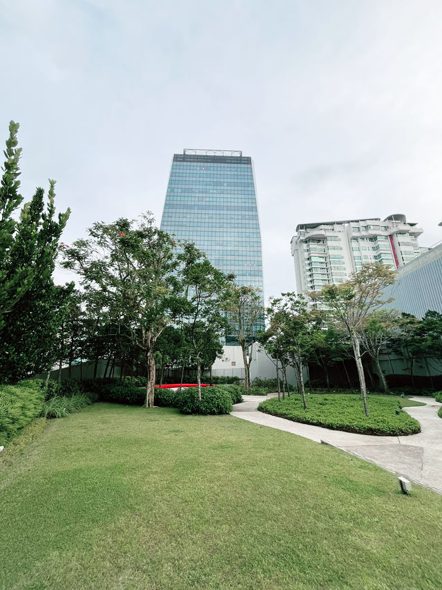 “Rooftop Garden at Starling Mall: Hidden Green Oasis with Stunning Skyline Views” 