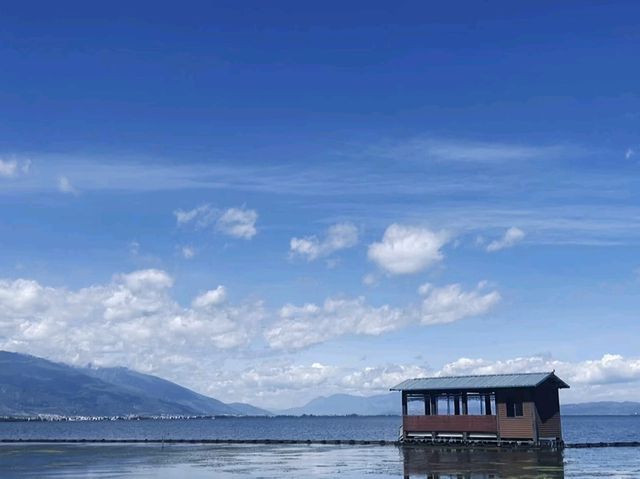 Erhai Lake Wonders and Amazing: Nature, Culture, and Calm