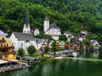 🏘️ Hallstatt Old Town – Austria’s Timeless Lakeside Village