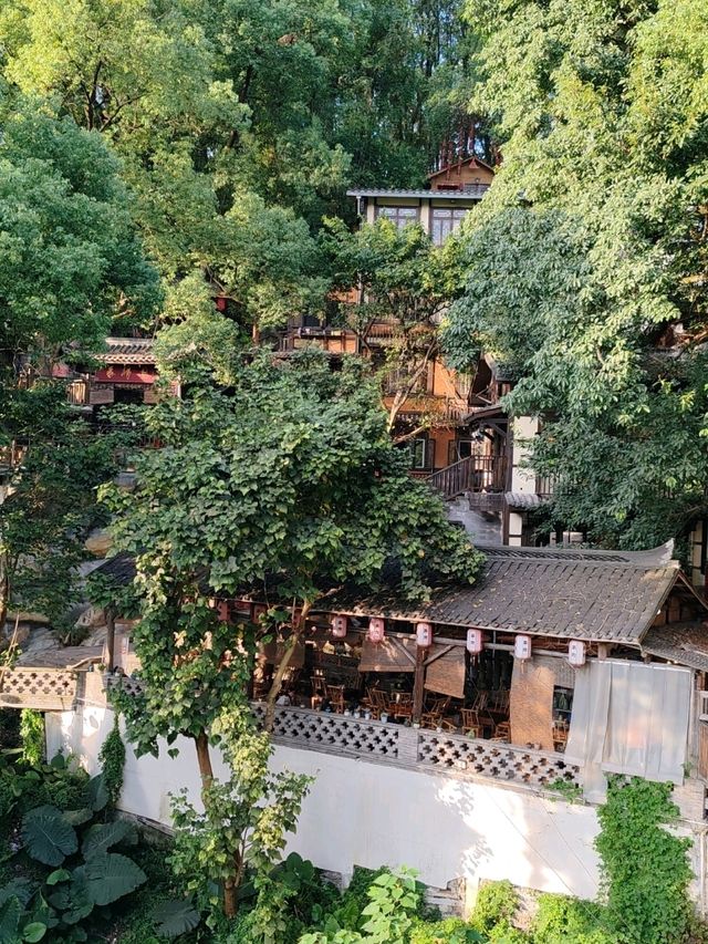 Huangjueya Old Street: An Old Dream of the Mountain City