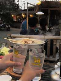 จูเลี๊ยะแคมป์ ม่อนเงาะ : เช้าชมหมอก เย็นหมูกระทะ